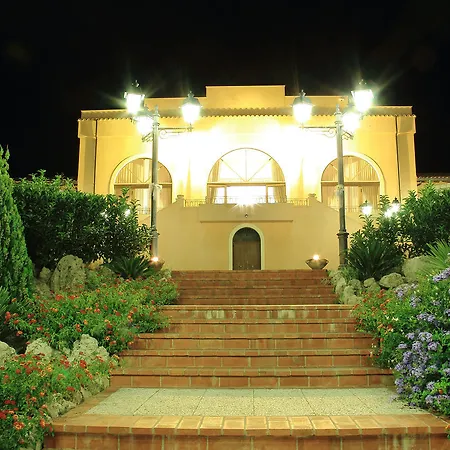 Üdülőközpont Feudo San Martino 4*